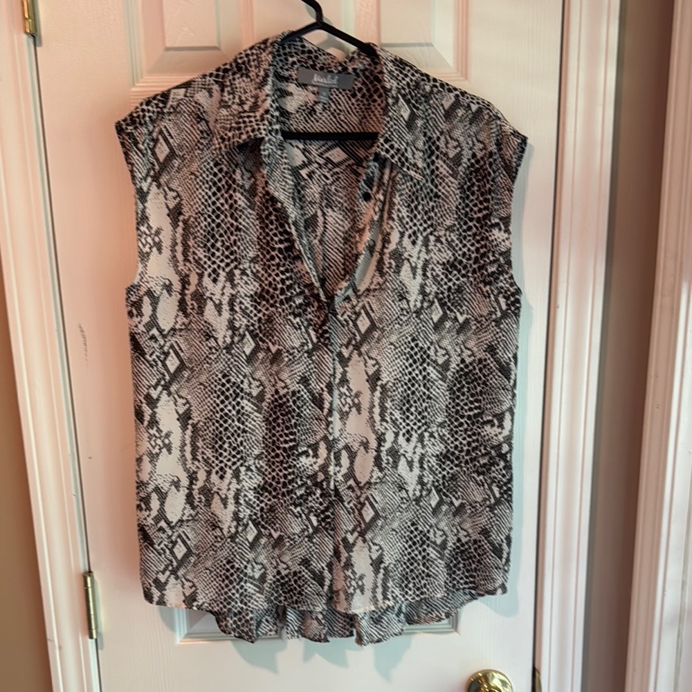Marled Black Sleeveless Notched Collar Blouse